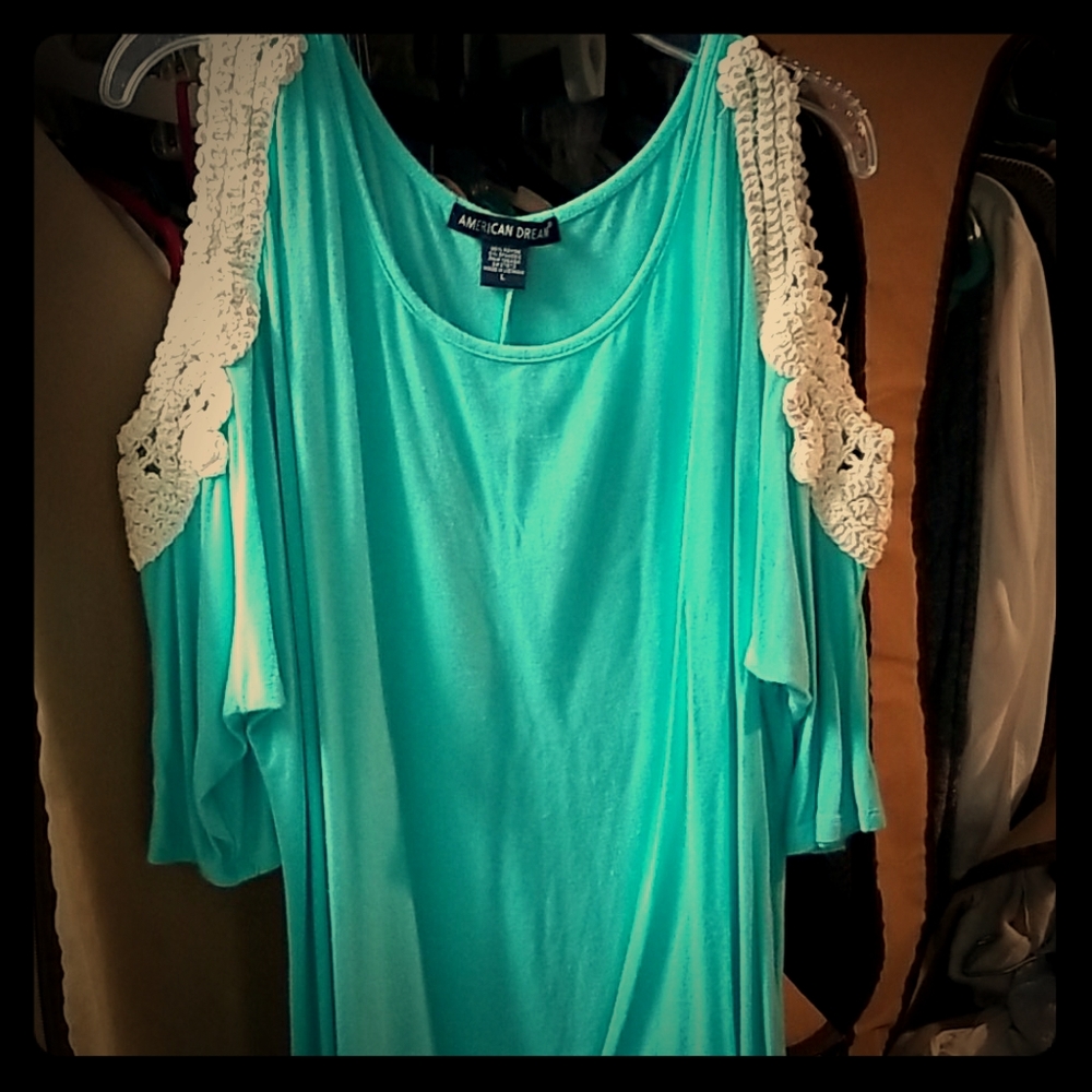 Open shoulder top